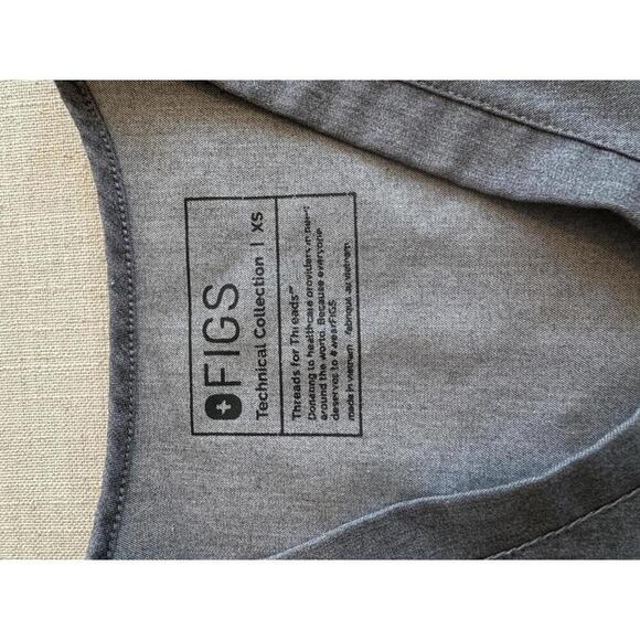 Figs Casma Scrub Top Graphite Size XS Three Pocket - Picture 4 of 5
